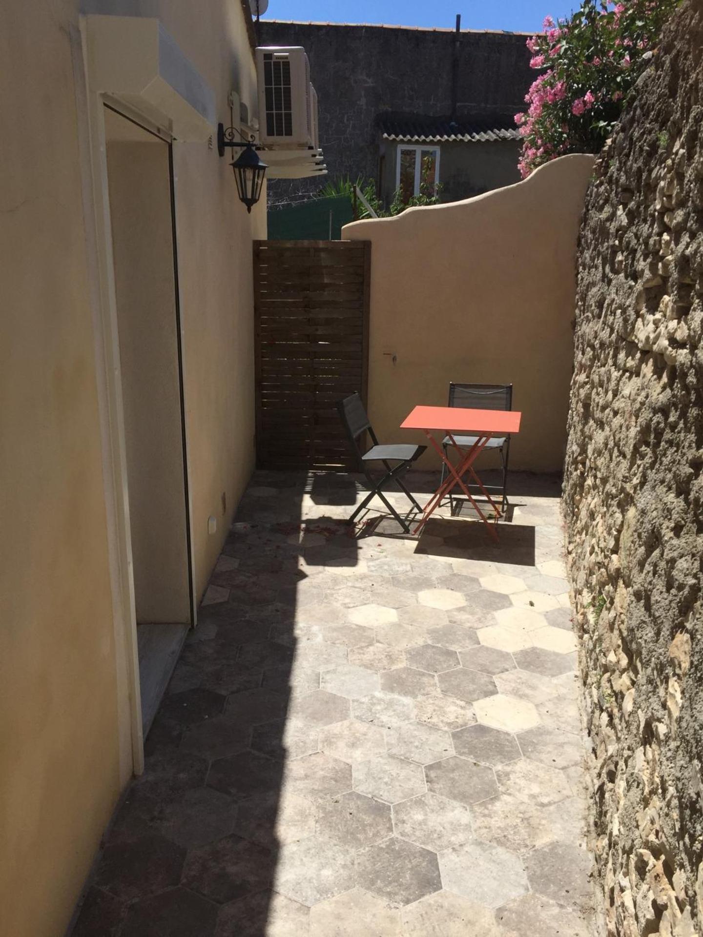 Le Studio D'Auguste- Coeur De Nimes-Chaleureux-Emplacement Ideal Exterior photo